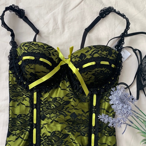 Fredericks of Hollywood bustier bra top with garter. Size S, fits 32-34 A. Wired - Picture 5 of 12